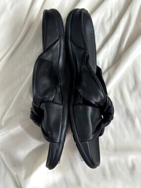 Like New Sz 7 Strive Black Nappa Goat Leather Sandal Knotted Slide Slip On